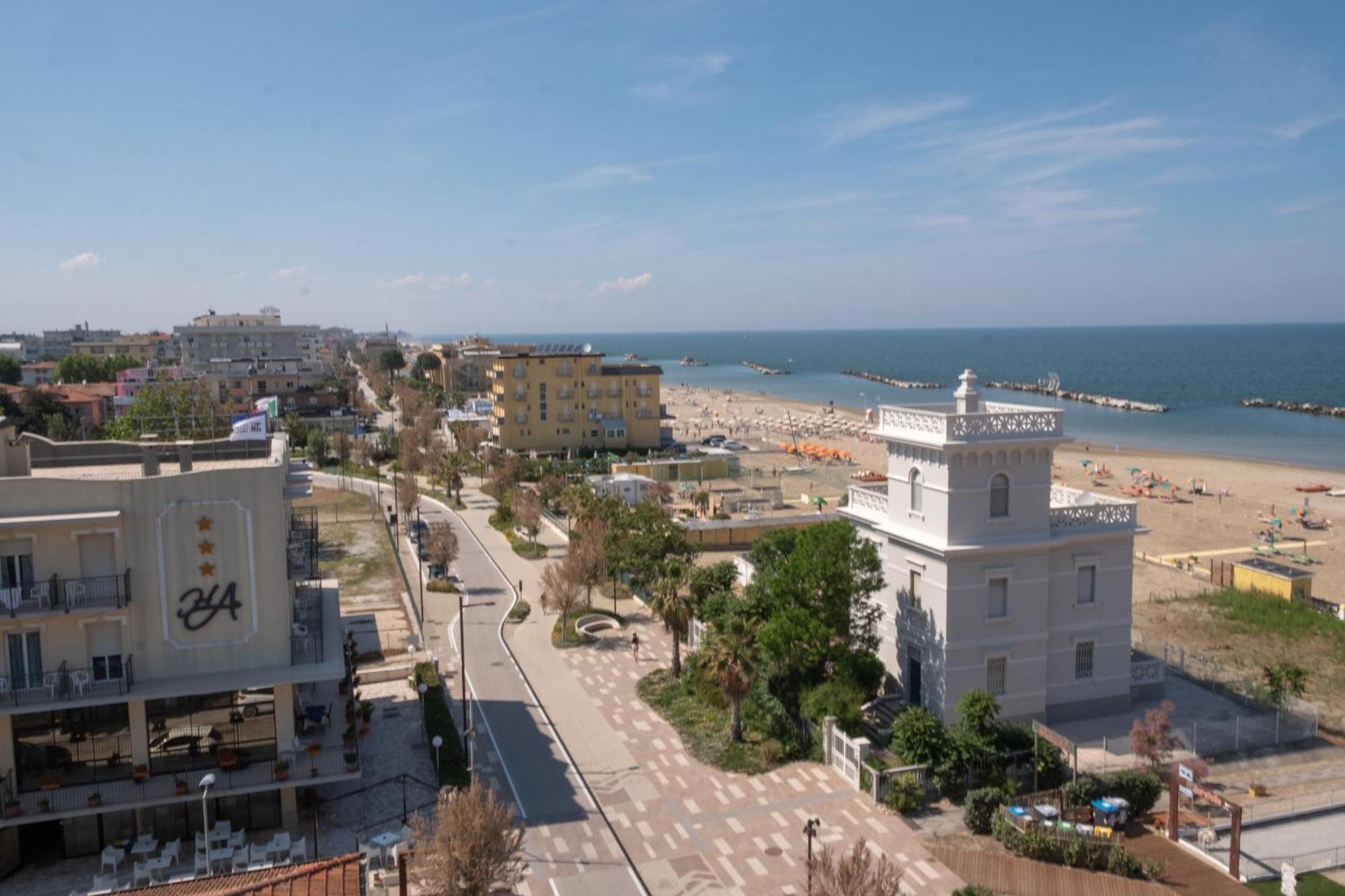 Hotel Re Leone Rimini Exterior foto